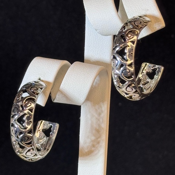 MIXIT Silver Tone Filigree Open Hoop Post Earrings 1 inch - Picture 3 of 11